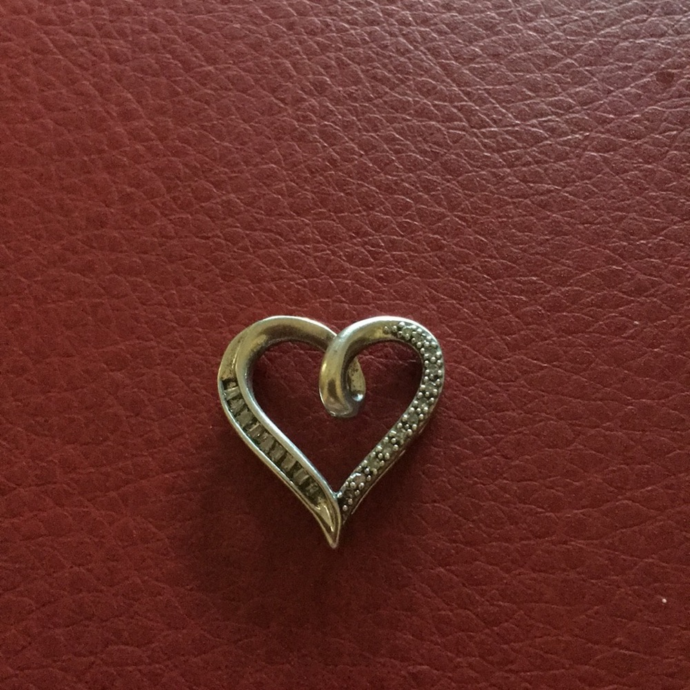 Sterling silver heart pendant with small diamonds